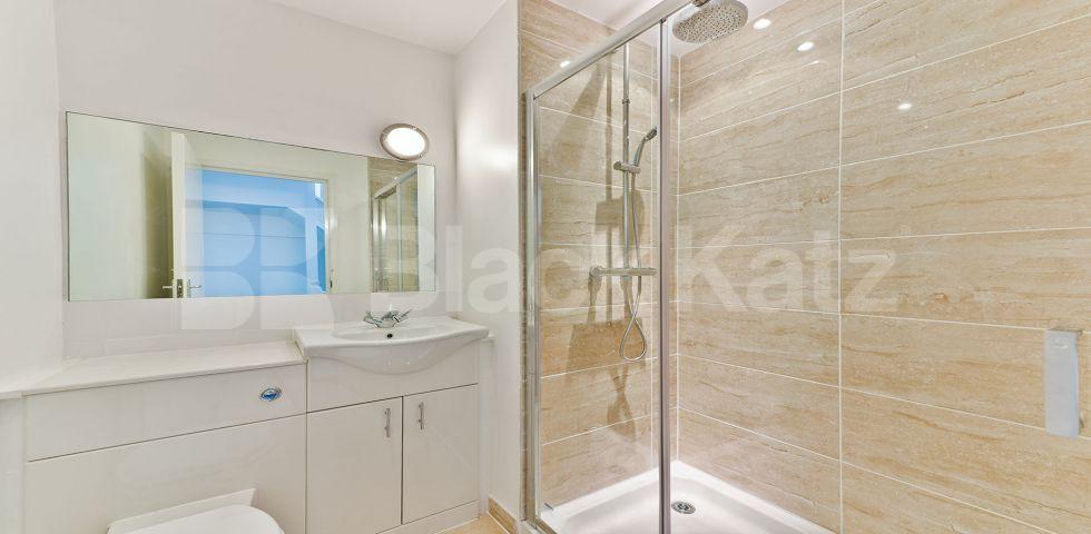 			UNDER OFFER , 4 Bedroom, 1 bath, 1 reception Mews House			 Heritage Place, Earlsfield